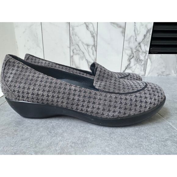 Dansko Houndstooth Loafers Size 40 Slip-On Comfort Shoes Black Gray - Picture 3 of 6